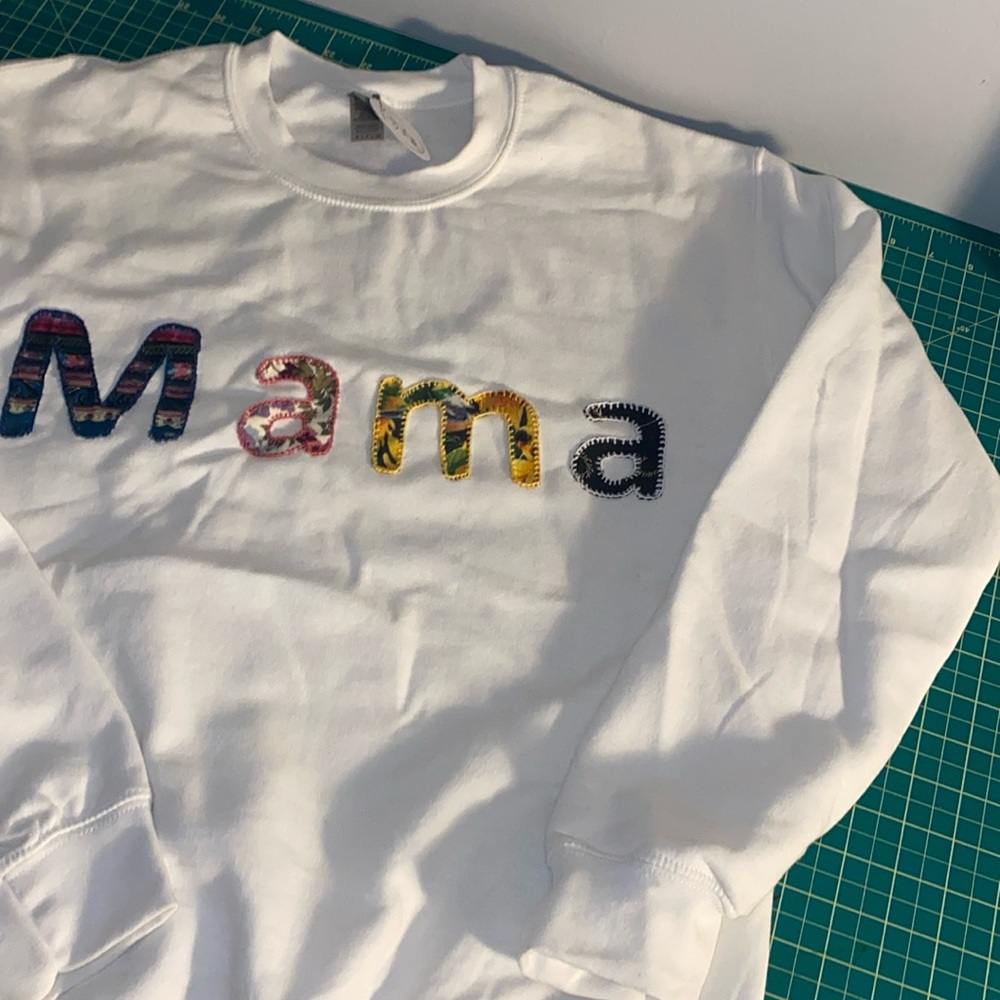 MAMA Gildan Crew Neck